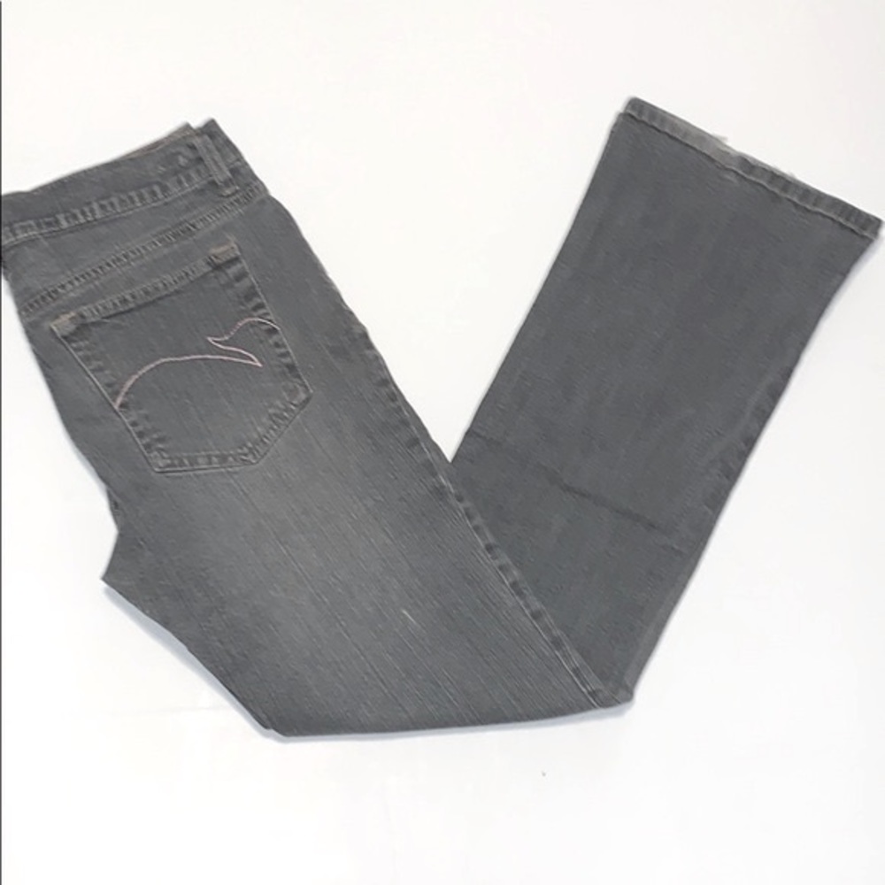 • Gray distressed jeans •